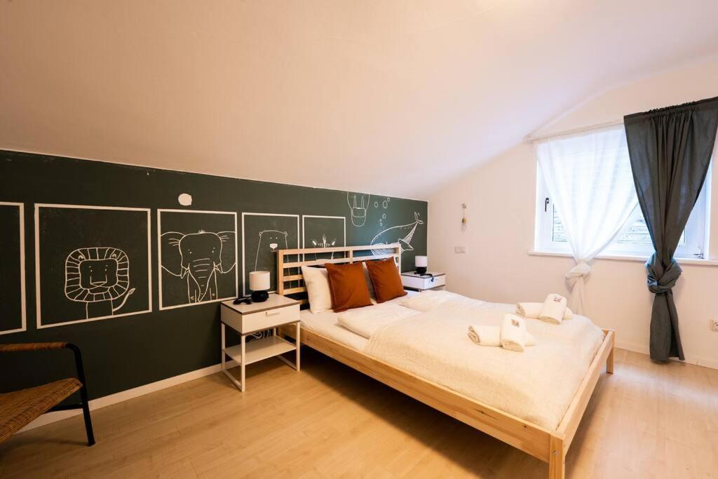 Kuscheliges Haeuschen In Idyllischer Nachbarschaft インスブルック エクステリア 写真
